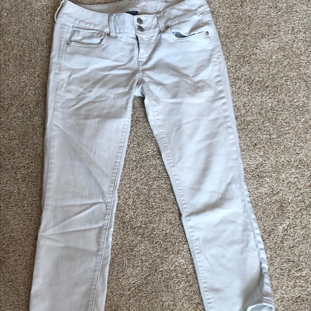 American Eagle White Capris